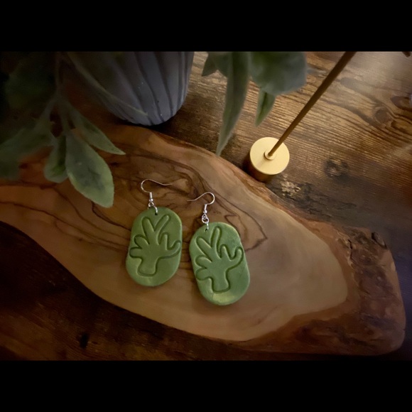 Handmade Clay Earrings -Bikini Bottom Coral Series - Picture 3 of 9